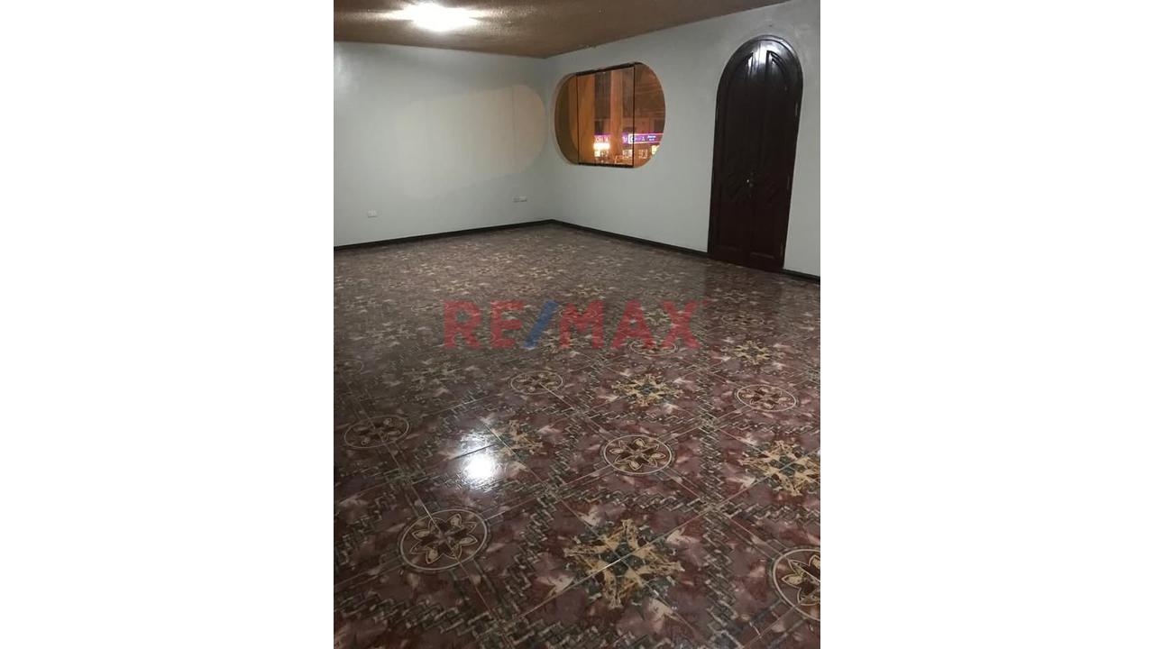 Departamento en Los Olivos, 180 m²
