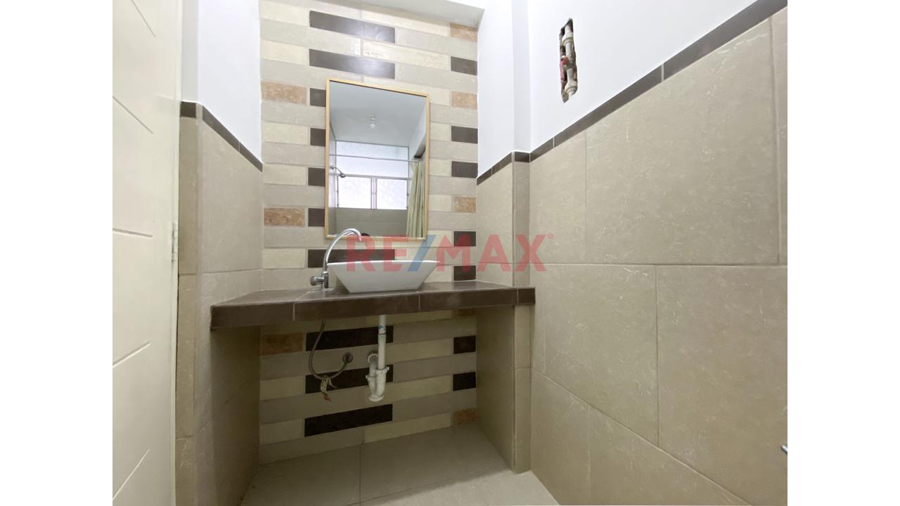 Local comercial de 140 m² en Los Olivos