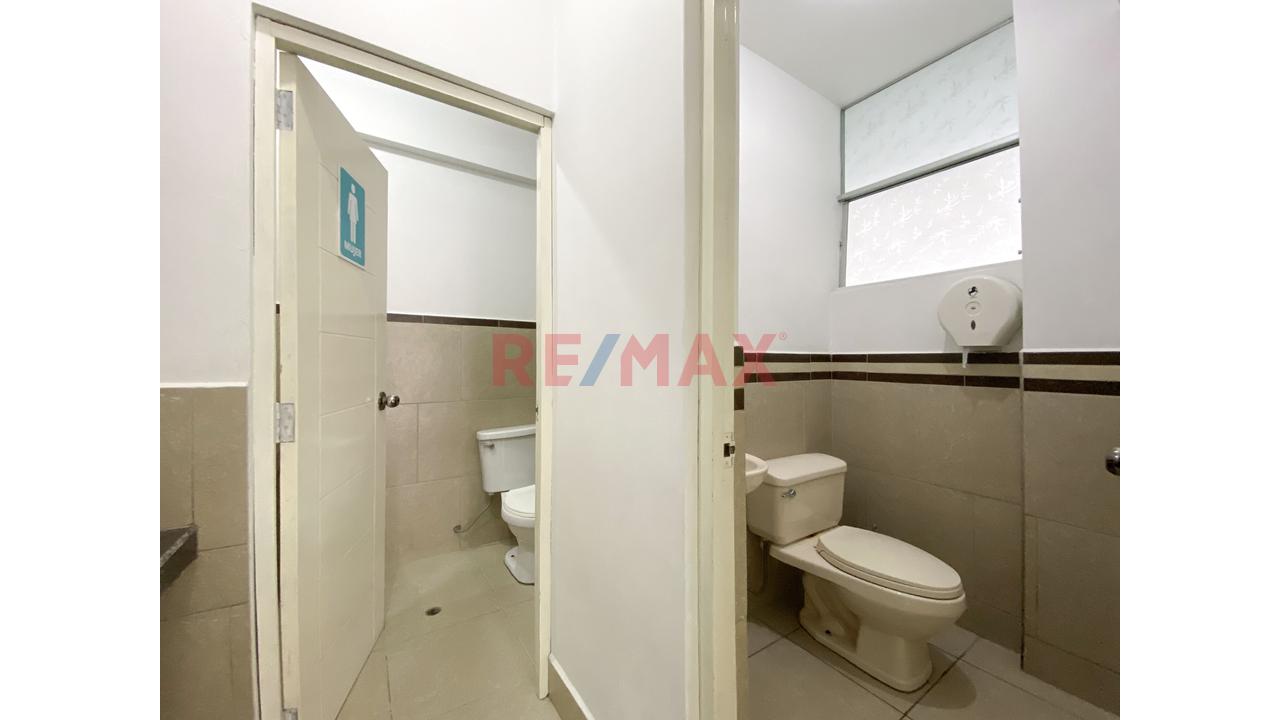 Local comercial de 140 m² en Los Olivos — foto 2