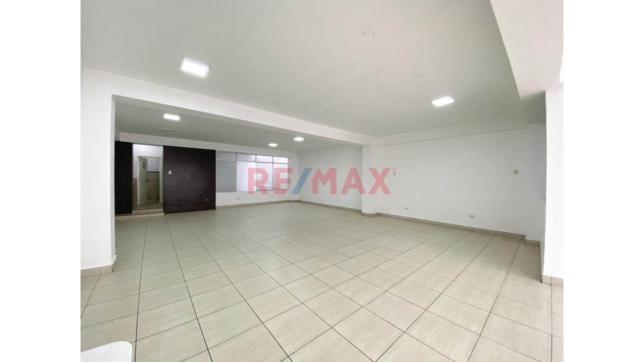 Local comercial de 140 m² en Los Olivos — foto 3