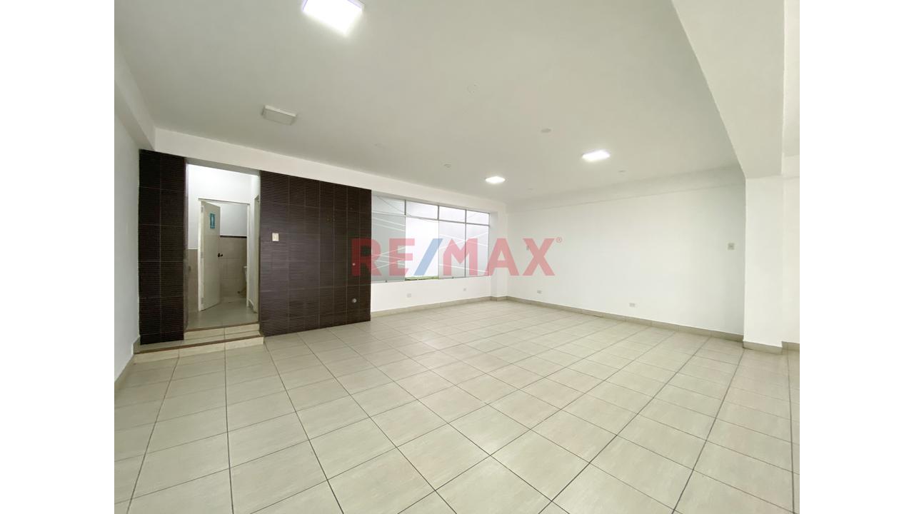 Local comercial de 140 m² en Los Olivos — foto 4