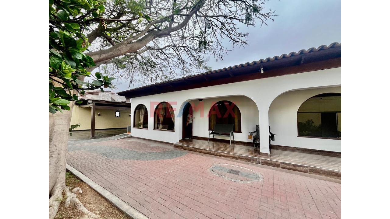Casa de 8 dormitorios en La Molina, 704 m² — foto 2