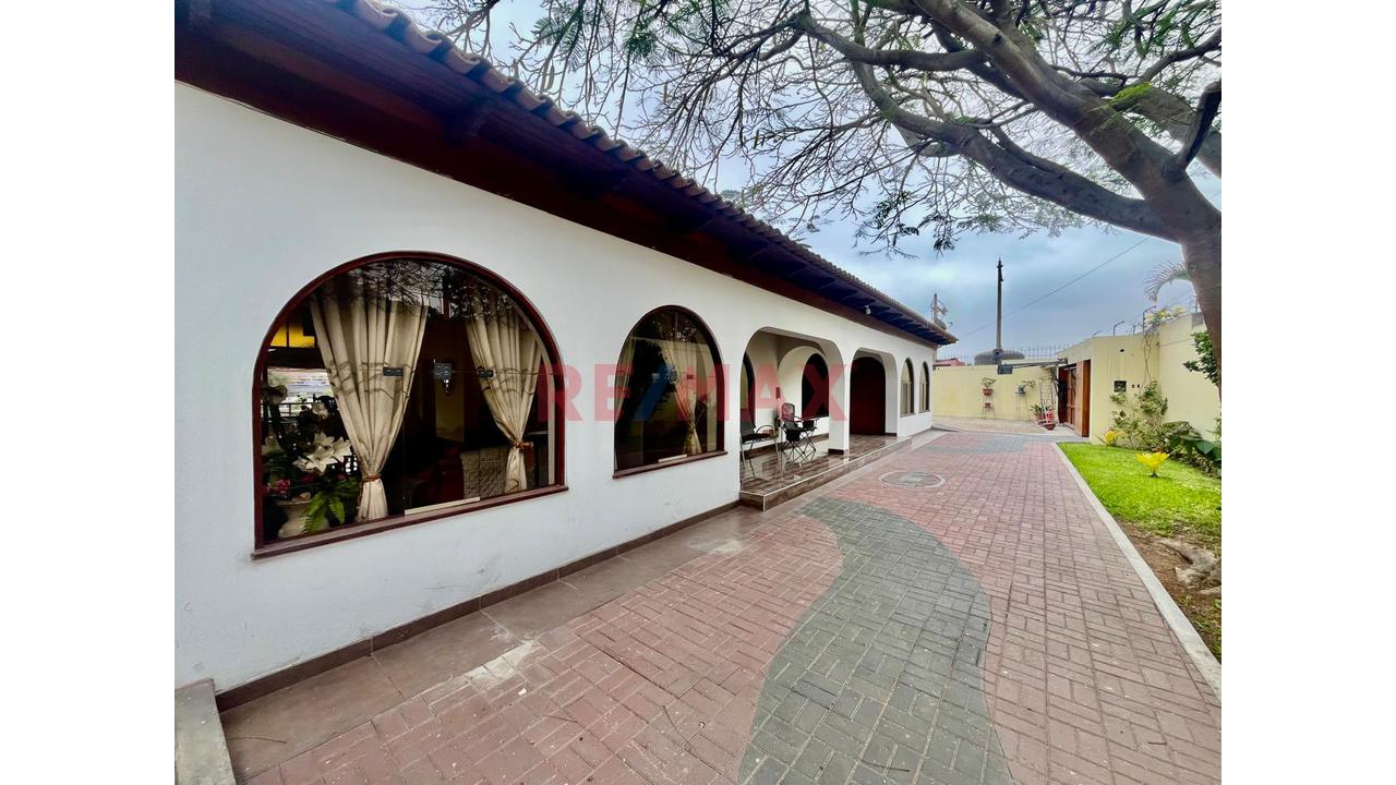 Casa de 8 dormitorios en La Molina, 704 m² — foto 3