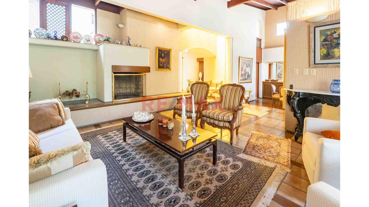 Casa de 5 dormitorios en Santiago de Surco, 361 m²