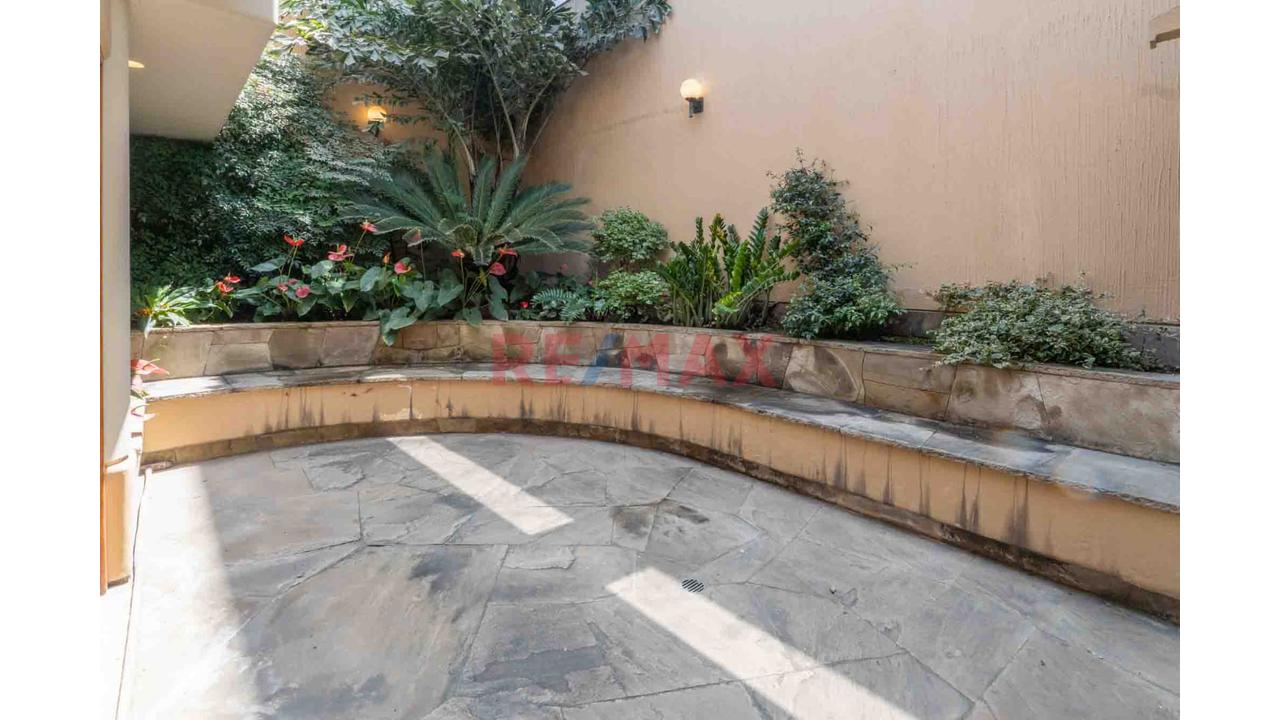 Casa de 5 dormitorios en Santiago de Surco, 361 m² — foto 5