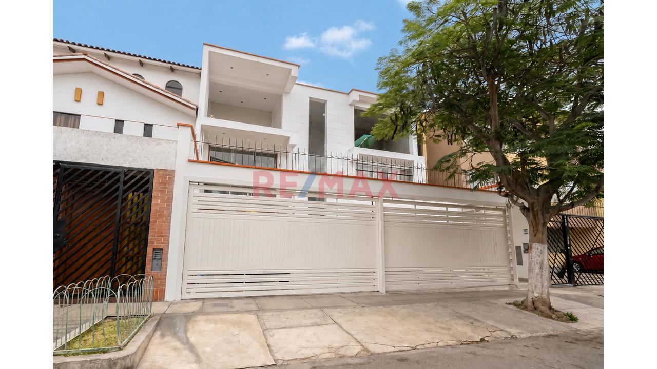 Departamento de 3 dormitorios en La Molina, 216 m²