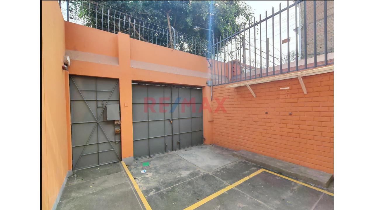 Local comercial de 231 m² en Lince — foto 2