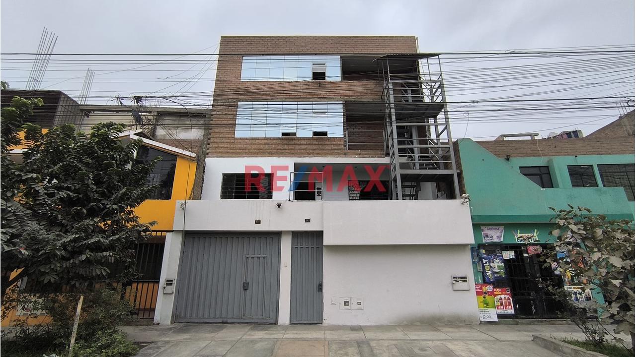 Local comercial de 480 m² en Los Olivos