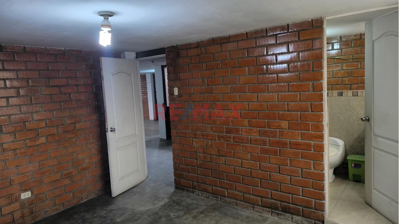 Local comercial de 480 m² en Los Olivos — foto 3