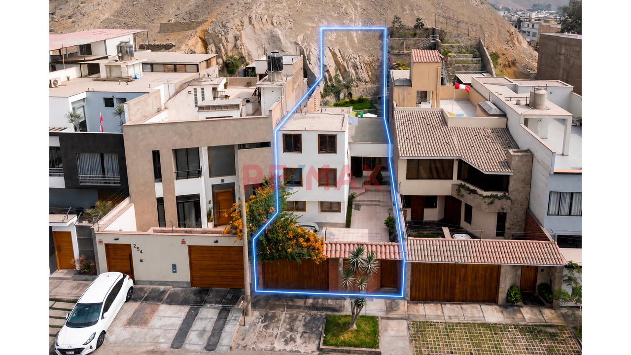 Casa de 4 dormitorios en La Molina, 158 m² — foto 2