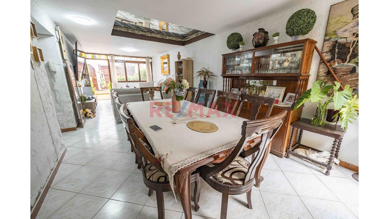 Casa de 6 dormitorios en La Molina, 164 m² — foto 2